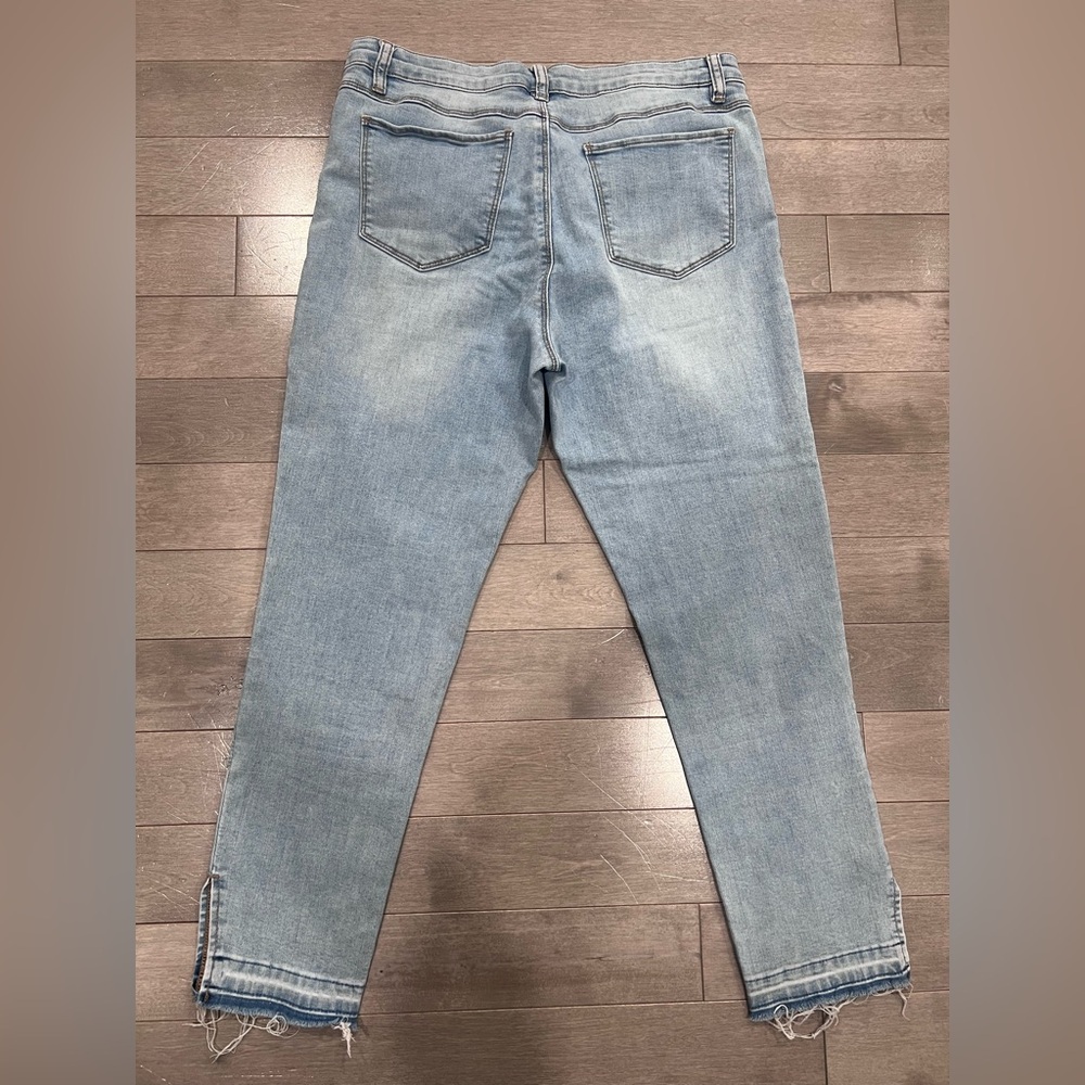 Tribal Jeans Women’s Light Wash Skinny Frayed Hem Stretch Denim, Size 10 - Picture 5 of 8